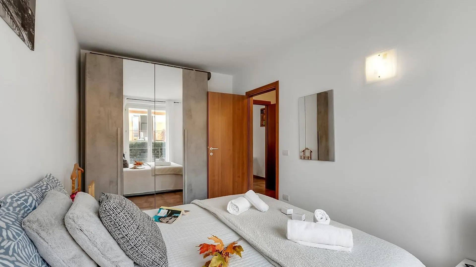 Apartment Residence Due Laghi - Happy Rentals Ispra Italy